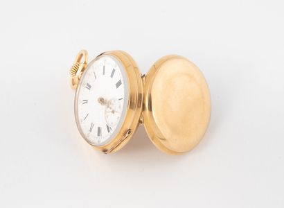 null Pocket watch in yellow gold (750).
Plain back cover. 
White enamel dial, unsigned,...