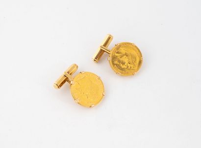 FRANCE Deux pièces de 20 francs or Napoléon III lauré (1869 et 1868) montées en boutons...