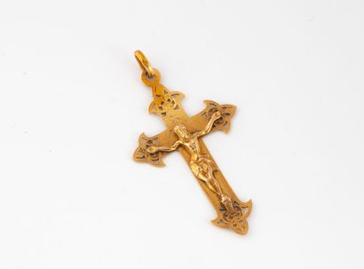 Pendentif croix or jaune (750).
Poids : 3,0...