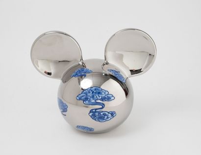 Li LIHONG (1974) Mickey China.
Épreuve en porcelaine émaillée version "silver".
Signée...