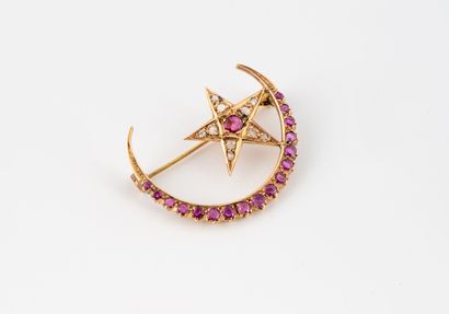 Yellow gold (585) brooch with a starry crescent...