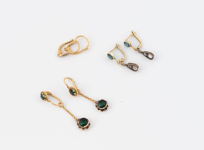 Three pairs of earrings in yellow gold (750...