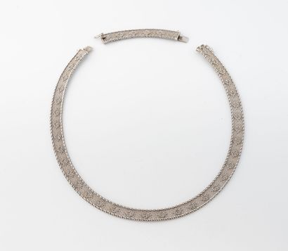 Modular ribbon necklace in polished and diamond-patterned...
