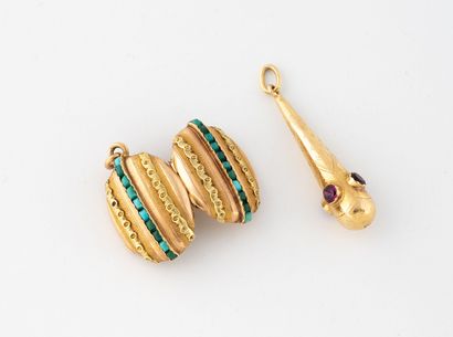 Set of two yellow gold (750) pendants: 
-...