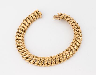 Hollow American link bracelet in yellow gold...