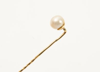 Yellow gold (750) and white cultured pearl...