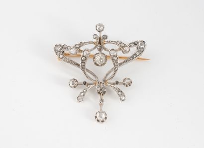 null Broche pendentif en platine (850) à motif de volutes serties de diamants de...