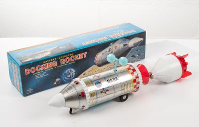 DAIYA JAPON Docking Rocket.
L. : 42 cm.
Infimes rayures.
Avec boîte.