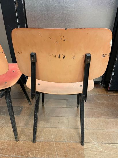 Friso KRAMER (1922-2019) Pair of "Result" chairs.
Lacquered metal frame.
Label on...