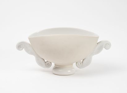 Porcelain bowl.
Porcelain.
Signed on reverse.
20...