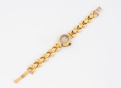 CYMA Petite montre de dame en or jaune (750) à boitier à gradins et bracelet à motifs...