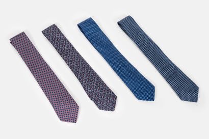 HERMES Quatre cravates en twill de soie, modèle Locks of love à fond bleu marine,...