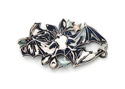 Attribué à René Lalique Élément de bijou en argent (min. 800) à motif de deux chauves-souris...