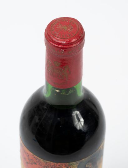 CHÂTEAU MOUTON ROTHSCHILD 1 bouteille, 1970.
GCC1 Pauillac.
Niveau haute épaule -...
