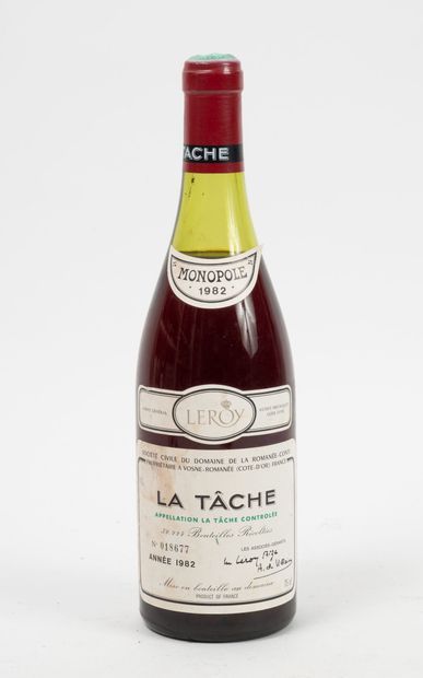 LA TACHE 1 bouteille, 1982.
Domaine de la Romanée-Conti.
Numérotée 018677.
Niveau...