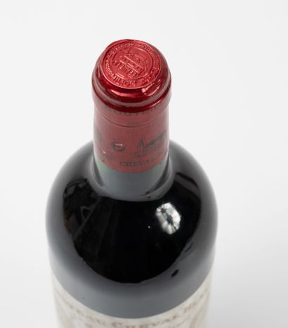 CHÂTEAU CHEVAL BLANC 1 bouteille, 1995.
GCC1 (A) Saint-Emilion.
Niveau goulot.
Petites...