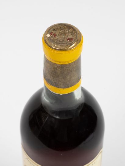 CHÂTEAU D'YQUEM Une bouteille, 1967.
Lur-Saluces.
Sauternes. Blanc.
Niveau haute...