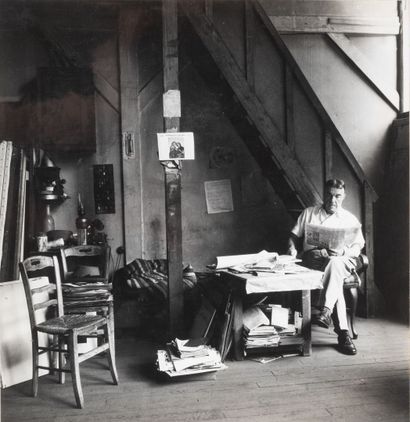 Willy MAYWALD (1907-1985) Fernand Léger dans son atelier à Paris, rue Notre-Dame... Gazette Drouot