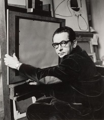 Willy MAYWALD (1907-1985) Le peintre Hans Hartung dans son atelier, 1947.
Épreuve... Gazette Drouot