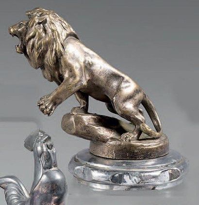 D'après M. MARX. (XXème siècle) Lion Peugeot. Mascotte en bronze argenté, signée....