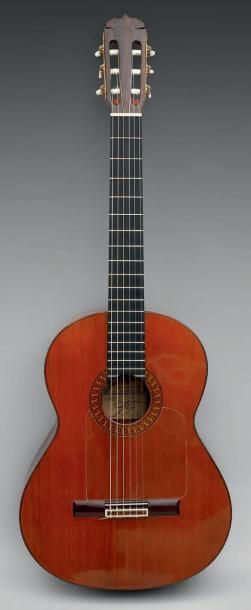 null Guitare classique par J. RAMIREZ III, n° 8397, faite à Madrid en 1972, modèle...