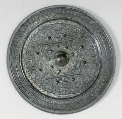 CHINE - Epoque HAN (206 av. J.-C. - 220 ap. J.-C.) Miroir de forme ronde en bronze...