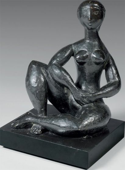 Baltasar LOBO (1910-1993) « Femme assise par terre, 1943 ». Bronze à patine noire...