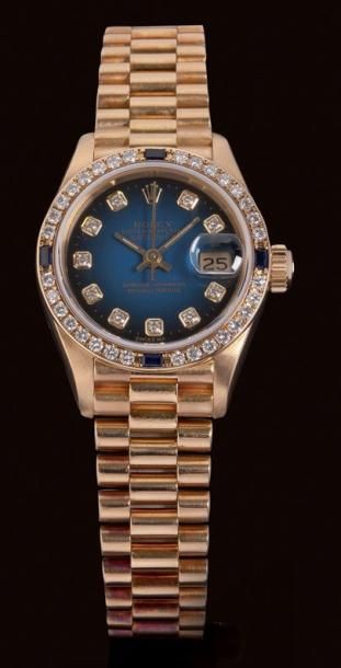 ROLEX "Oyster Perpetual Lady Datejust" Montre bracelet de dame en or. Cadran bleu...