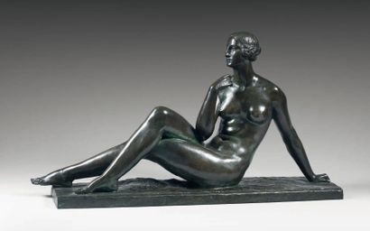 JOSEPH EMMANUEL CORMIER (1869-1950) Nu féminin assis. Epreuve en bronze à patine...