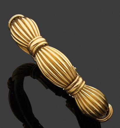 null Bracelet articulé en or jaune formé de douze motifs godronnés, de deux tailles,...