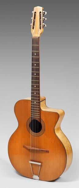 null Guitare JAZZ, bouche ronde, de Jacques FAVINO, faite à Paris en 1959, modèle...