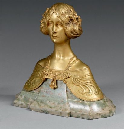 charles KORSCHANN (1872-1943) Buste de femme. Epreuve en bronze doré mat, sur socle...