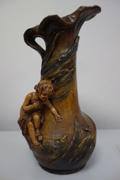 C.GIMOT Vase à panse renflée en céramique à col en forme d'arum. Décor polychromé...