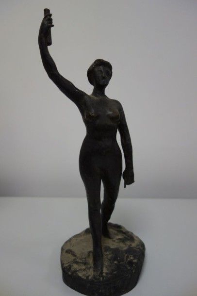 Gustave DUSSART (1875-1952) Femme nue à la torche. Epreuve en bronze à patine noire,...