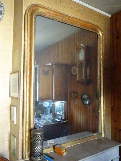 null Miroir de cheminée en bois et plâtre moulé doré. Milieu du XIXème siècle. 148...