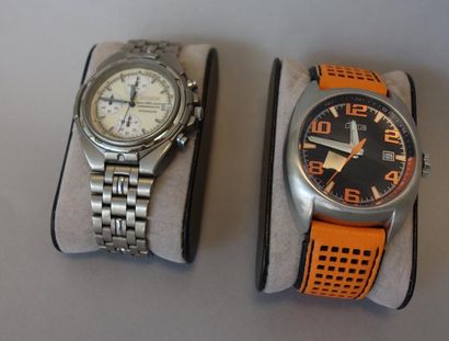 null Deux montres bracelets d'homme: - PULSAR, montre bracelet en métal. - LOTUS,...