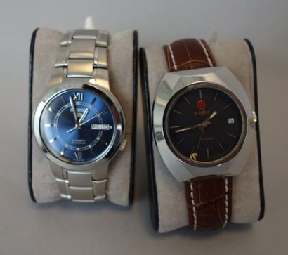 null Lot de deux montres bracelets d'homme: - RADO, montre bracelet boitier métal,...