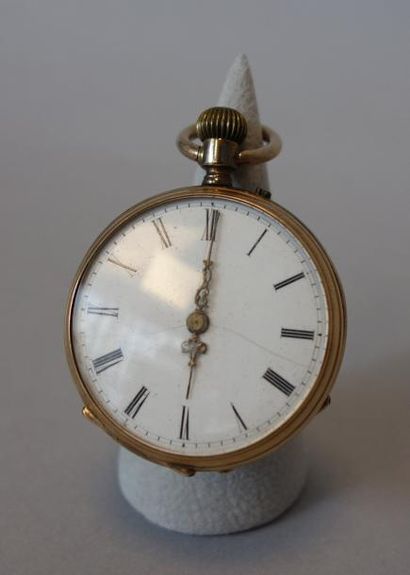 null Petite montre de gousset en or jaune (585), à cadran émaillé blanc, index chiffres...