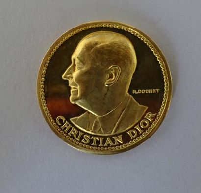 Médaille en or jaune (750) au profil de Christian...