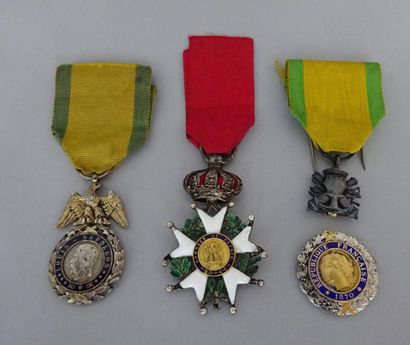 Lot de décorations militaires: - 1 Légion...