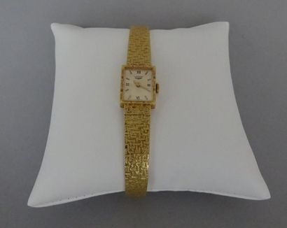 LONGINES Montre bracelet de dame en or jaune (750), boitier rectangulaire, cadran...