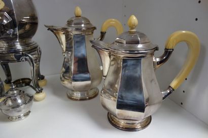 RAVINET DENFERT Service à thé et à café en métal argenté à pans, anses en ivoire,...