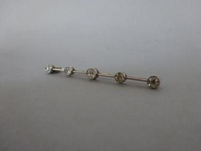 null Broche-barrette en platine (950) ornée de cinq diamants de taille ancienne,...