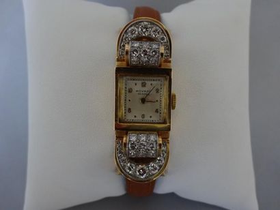MOVADO Montre bracelet de femme. Boîtier rectangulaire en or jaune (750). Cadran...