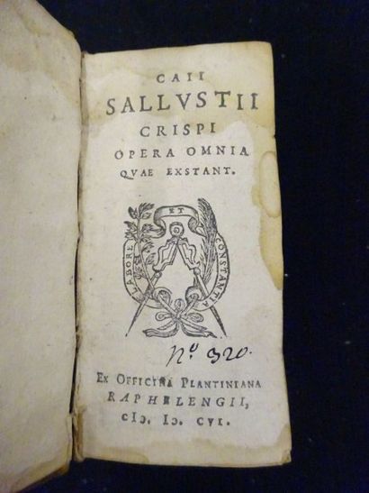 null Caii Sallustii Crispi, Opera Omnia Quae Exstant, 1606, 1 volume relié in-8 étroit....