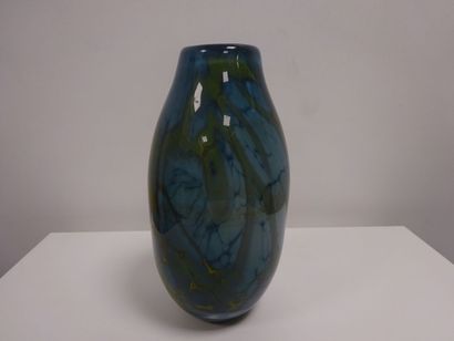 Jean-Luc GARCIN (né en 1954) Vase de forme ovoïde en verre doublé à décor intercalaire...