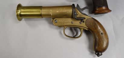 WEBLEY & SCOTT, London & Birmingham Pistolet lance-fusée en bronze. Canon rond en...