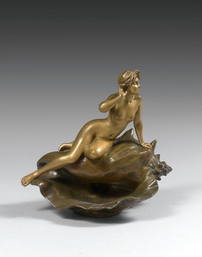 D'Après Emmanuel VILLANIS (1858-1914) 
Jeune femme nue sur un coquillage.
Epreuve...