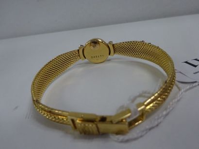 OMEGA Montre bracelet de dame en or jaune (750), le cadran rond signé à index bâtons,...