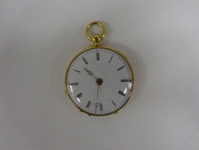 Petite montre de col en or jaune (750).
Le...